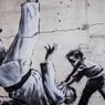 Geng Pencuri Incar Mural Banksy di Ukraina, Berhasil Mencongkelnya dari Dinding