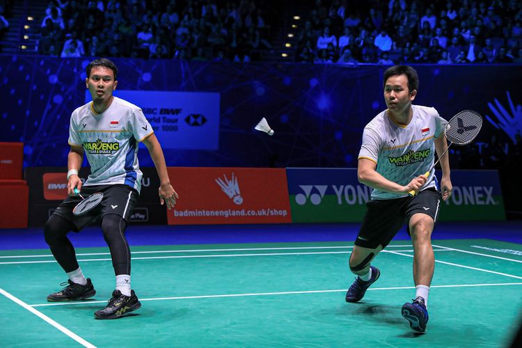 Pasangan Mohammad Ahsan/Hendra Setiawan tembus final All England 2023 usai mengalahkan wakil China, Liang Wei Keng/Wang Chang di Utilita Arena Birmingham, Inggris, Sabtu (18/3/2023) malam WIB. Terkini, Ahsan/Hendra berlaga pada babak 16 besar Canada Open 2023 di Lapangan Markin MacPhail Centre, Jumat (7/7/2023) pagi WIB.