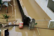 Senin Pagi, Banjir Setinggi 1,5 Meter Masih Merendam Permukiman di Rawajati