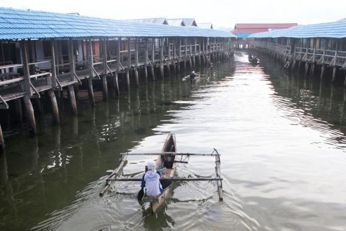 Salah satu sudut perkampungan suku Bajo di Desa Torosiaje Kabupaten Pohuwato, Gorontalo. Ribuan masyarakatnya  tinggal di atas laut dengan mendirikan rumah panggung, sekiar 500 meter dari daratan pulau Sulawesi.