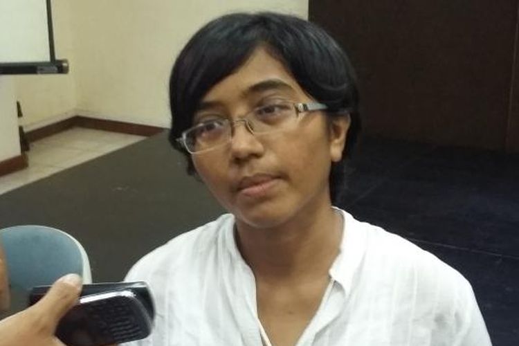 Asfinawati, salah satu kuasa hukum Wakil Ketua nonaktif KPK Bambang Widjojanto, saat ditemui seusai konferensi pers di Kantor LBH Jakarta, Jumat (27/2/2015).