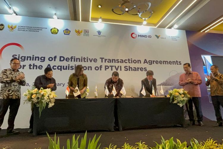 Penandatanganan kesepakatan divestasi saham Vale Indonesia ke MIND ID atau Signing of Definitive Transaction Agreements for the Acquisition of PTVI Shares yang berlangsung di Hotel Pullman, Jakarta, Senin (26/2/2024). 