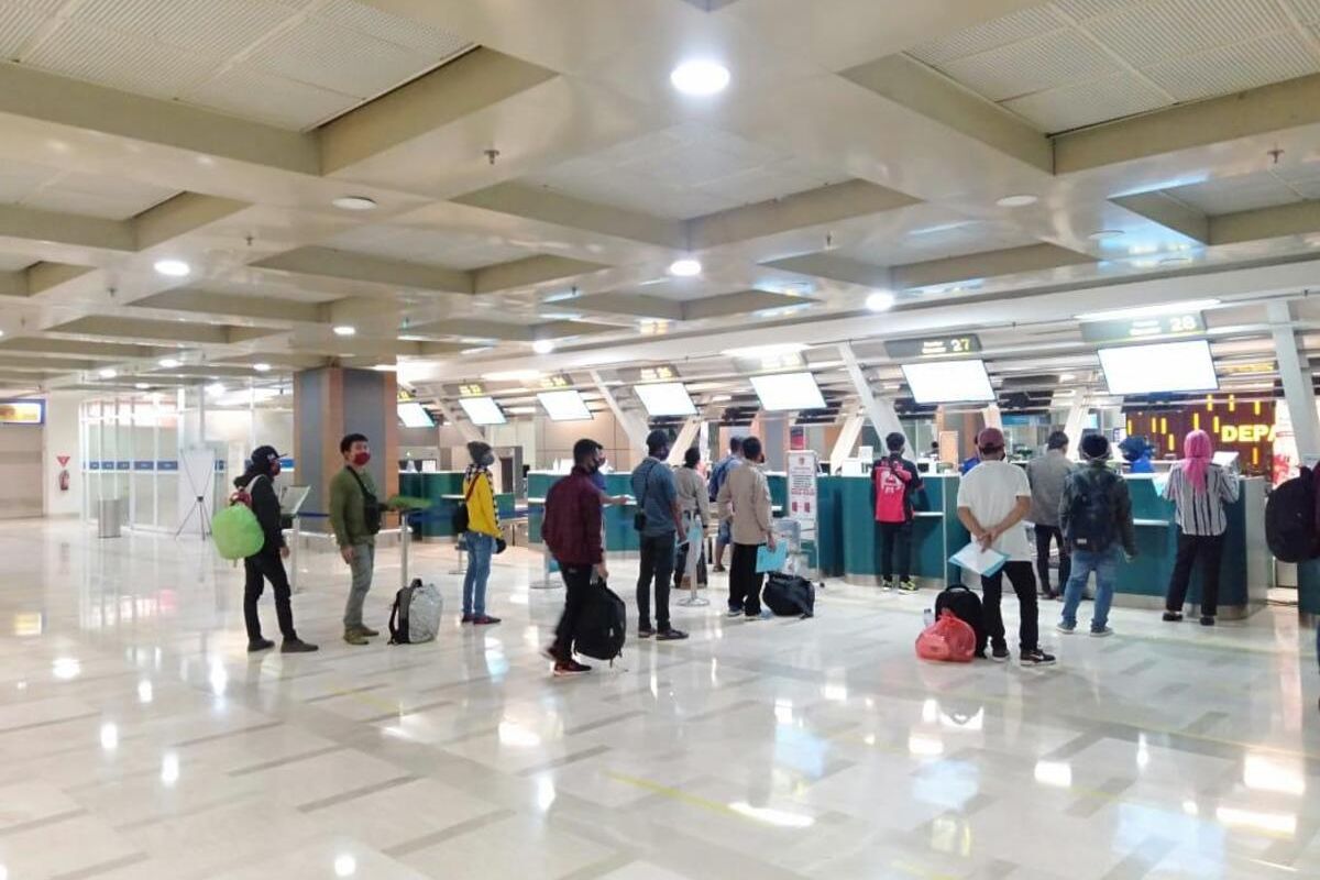 Aktivitas Bandara Internasional Sultan Hasanuddin Makassar saat pandemi Covid-19.