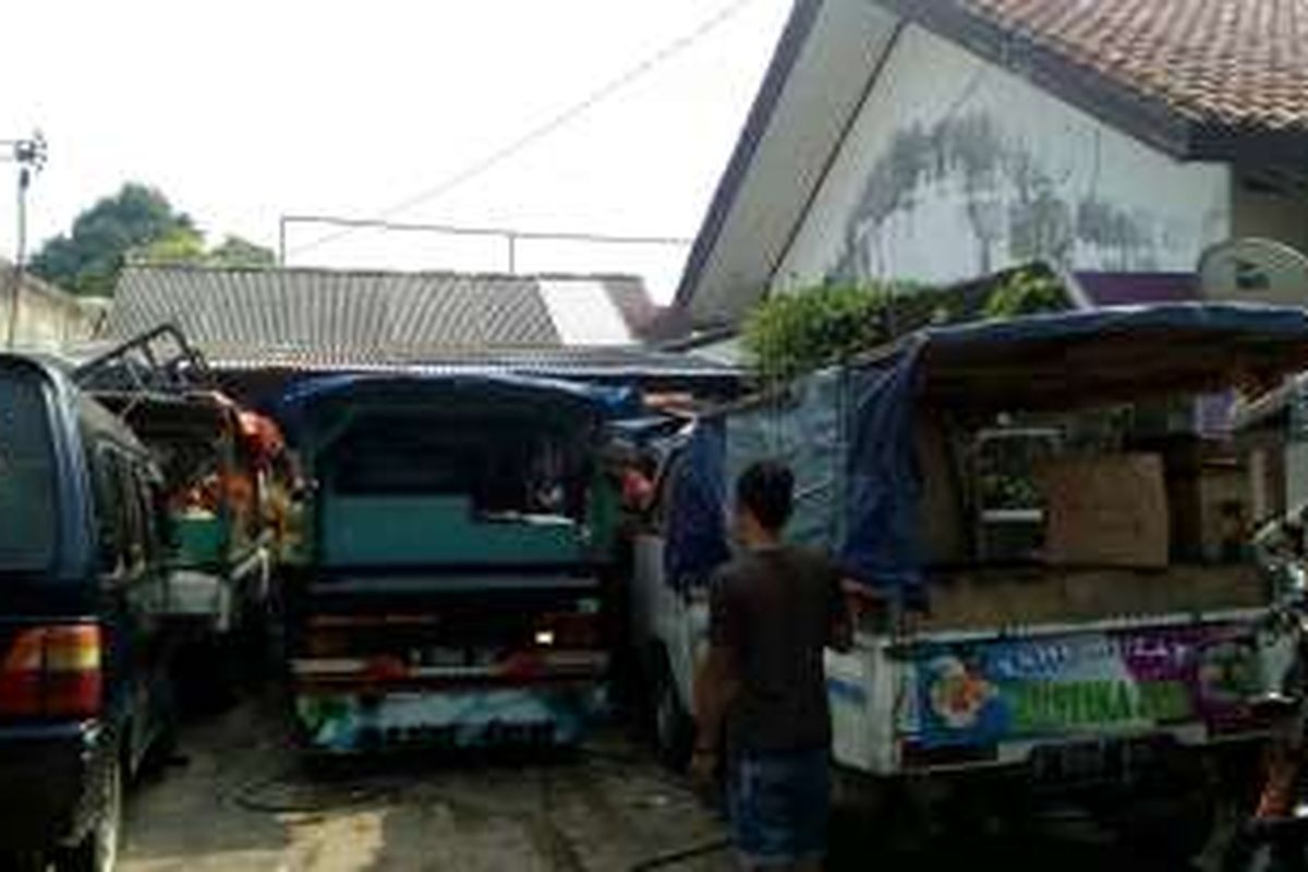 Kontrakan para penjual tahu bulat di kawasan Pamulang, Tangerang Selatan, Selasa (17/5/2016)