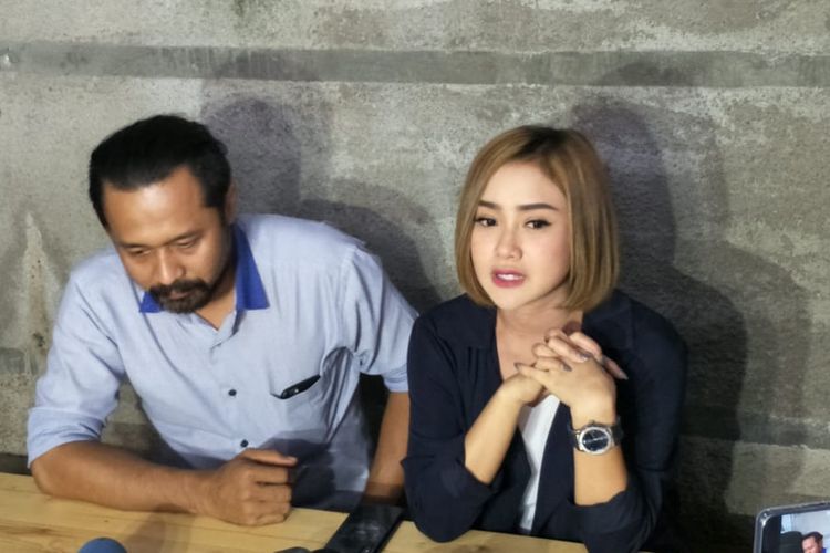 Cita Citata dan manajernya Thoge saat ditemui di kawasan Pesanggrahan, Jakarta Selatan, Selasa (8/10/2019).