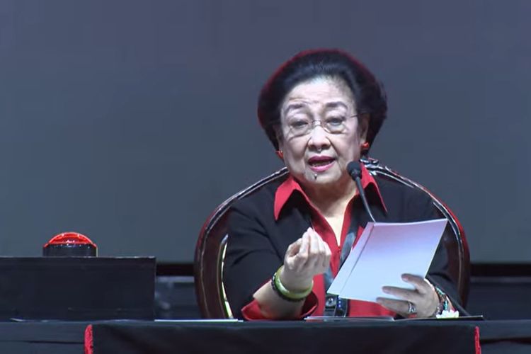 Ketua Umum PDI Perjuangan (PDI-P) Megawati Soekarnoputri berpidato di acara HUT Ke-50 PDI-P hari ini, Selasa (10/1/2023). Megawati mengatakan dirinya sudah masuk kasepuhan sehingga berpidato sambil duduk.