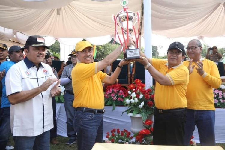 Syamsuar juga berpesan kepada peserta Liga Berjenjang U-16 Menpora 2019 untuk tidak hanya fokus dengan sepakbola, namun juga fokus terhadap pendidikannya di sekolah, demi masa depan kelak.