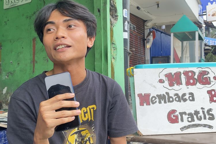 Perpustakaan Bunga Trotoar, Mendekatkan Buku Gratis dari Pinggir Jalan Kemang Jaksel