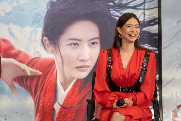 Artis peran Yuki Kato dipilih mengisi suara Mulan untuk film Mulan dalam Bahasa Indonesia.