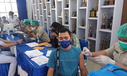 Wujudkan Pembelajaran Tatap Muka, DPPAD Papua Dorong Percepatan Vaksinasi untuk Guru