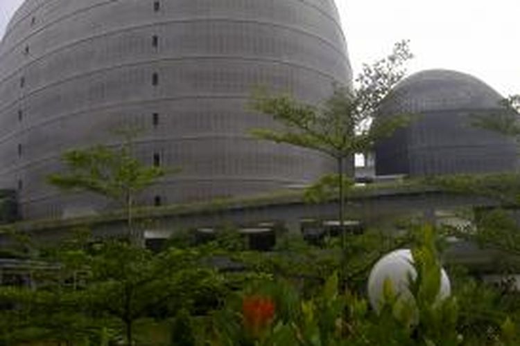 Gedung Media Tower, Universitas Multimedia Nusantara (UMN), di Gading Serpong, Tangerang, Banten, (6/10/2014). Gedung ini meraih juara pertama 