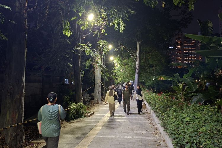 Stasiun Karet Ditutup, Pekerja Keluhkan Jalan Kaki ke BNI City: Butuh Tenaga Ekstra