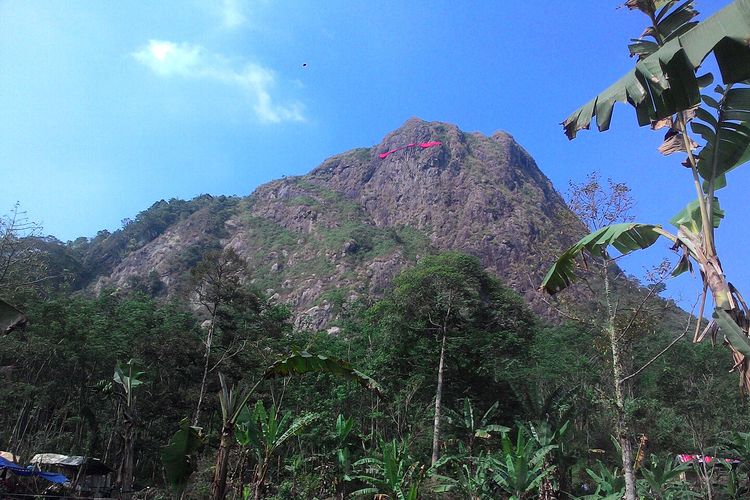 Gunung Batu Jonggol di Kabupaten Bogor