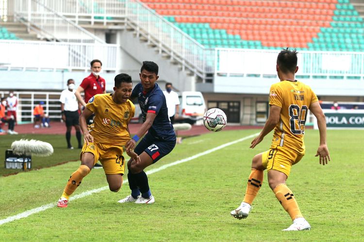 Pertandingan antara Arema FC vs Bhayangkara FC pada pekan kedua Liga 1 2021-2022 yang diselenggarakan di Stadion Pakansari, Bogor, Minggu (12/9/2021). 