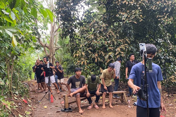 Live TikTok Joget “Ayam Patuk” Kembali Menggema, Warga Tak Banyak Bicara