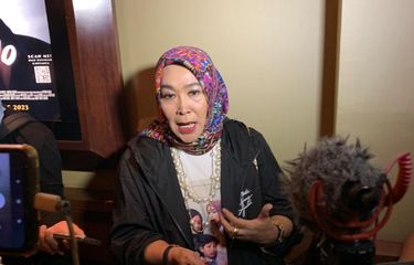 Aktris senior Jenny Rachman ditemui usai menghadiri konferensi pers film Air Mata di Ujung Sajadah di kawasan Senayan, Jakarta Pusat, Jumat (4/8/2023). 