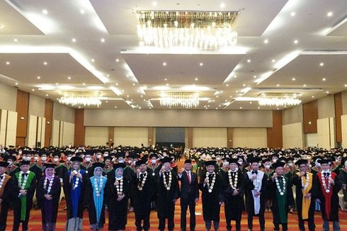Puluhan Mahasiswa UM Surabaya Lulus Tanpa Skripsi, Simak Ceritanya