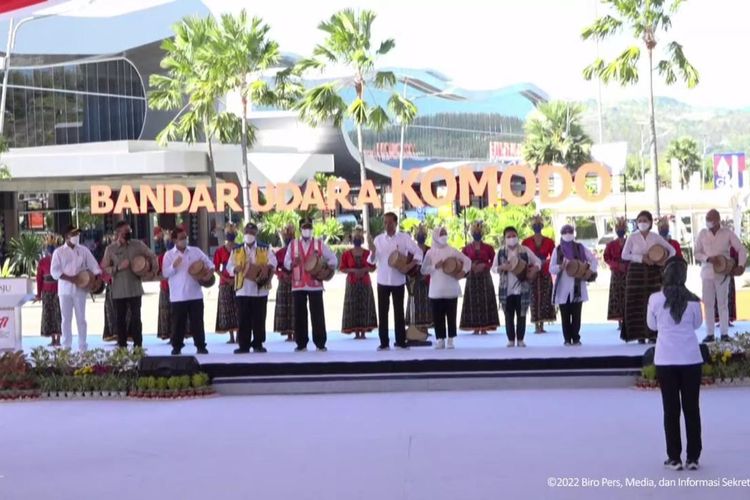 Presiden Joko Widodo meresmikan perluasan Bandar Udara Komodo Labuan Bajo, Kabupaten Manggarai Barat, Nusa Tenggara Timur pada Kamis (21/7/2022).