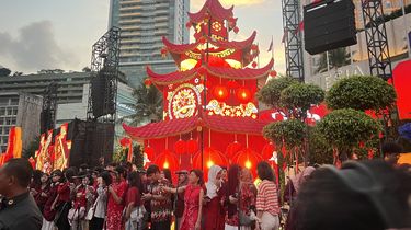 Warga Kagum dengan Suasana Imlek di Bundaran HI: Serasa di Tiongkok Asli