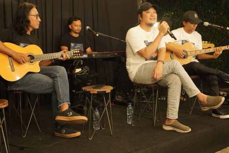 Lirik Lagu Sebening Senja, Singel Terbaru Letto