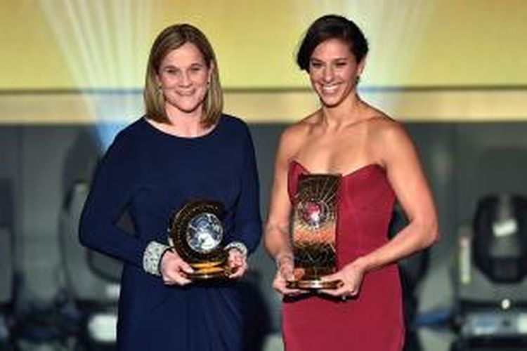 Jill Ellis dan Carli Lloyd didaulat menjadi pelatih dan pemain putri terbaik di FIFA Ballon d'Or 2015, Seniin (11/1/2016). 