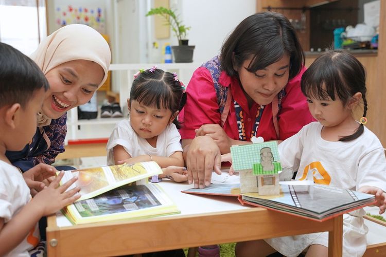 Pendekatan belajar play-based learning di Rumah Main Cikal. 

