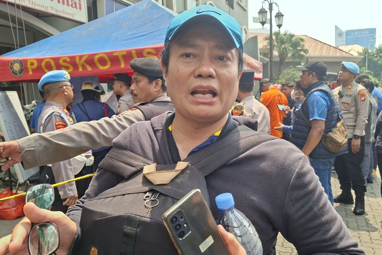 Tangga Darurat Penuh Asap, Penghuni Apartemen Mediterania Naik ke Lantai 35 Saat Kebakaran