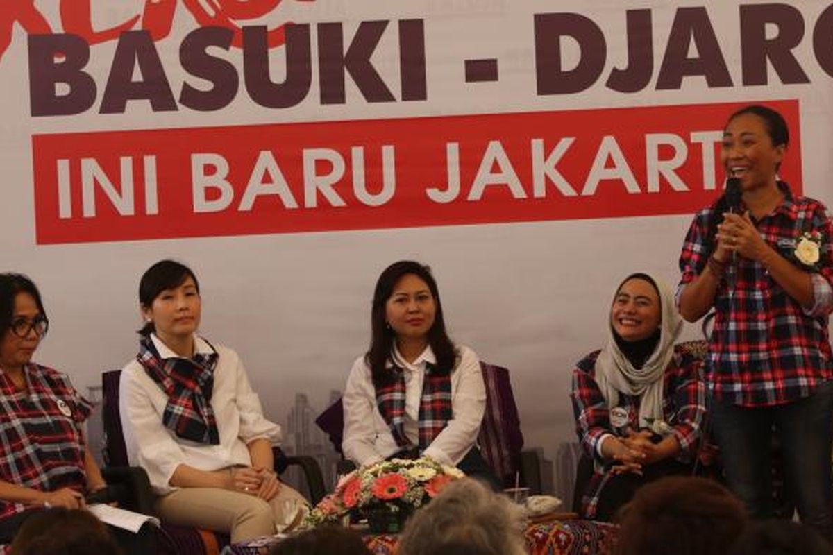 Suasana saat acara talk show tentang Perempuan dan Masa Depan Jakarta di rumah lembang, Jakarta, Rabu (8/2/2017). Tema perempuan dan anak merupakan tema dalam debat paslon yang dilaksanakan oleh KPUD dalam sesi debat yang terakhir.