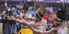 Tari Berburu dan Perang Buka Festival Crossborder Sota 2019 di Papua