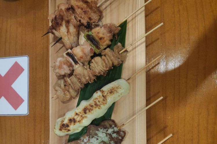 Beragam yakitori dari Tori Hachi. 