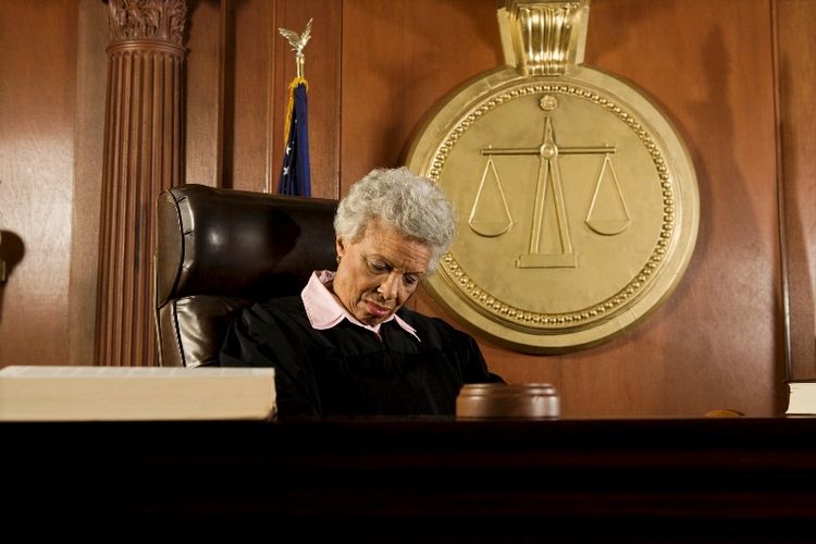 Hakim tidur.