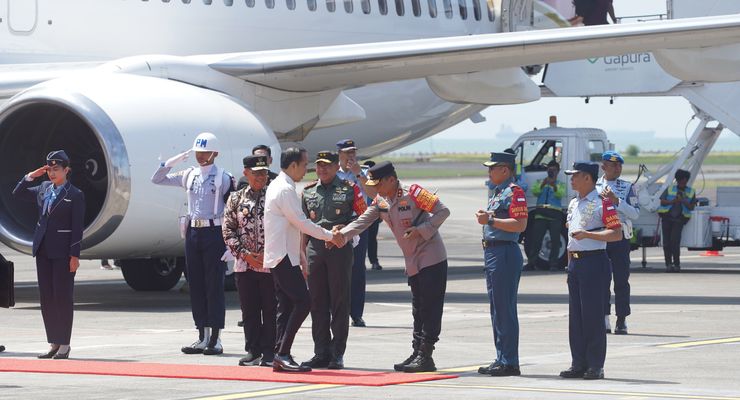Hari Perdana Ngantor di IKN, Jokowi Beri Arahan ke TNI/Polri