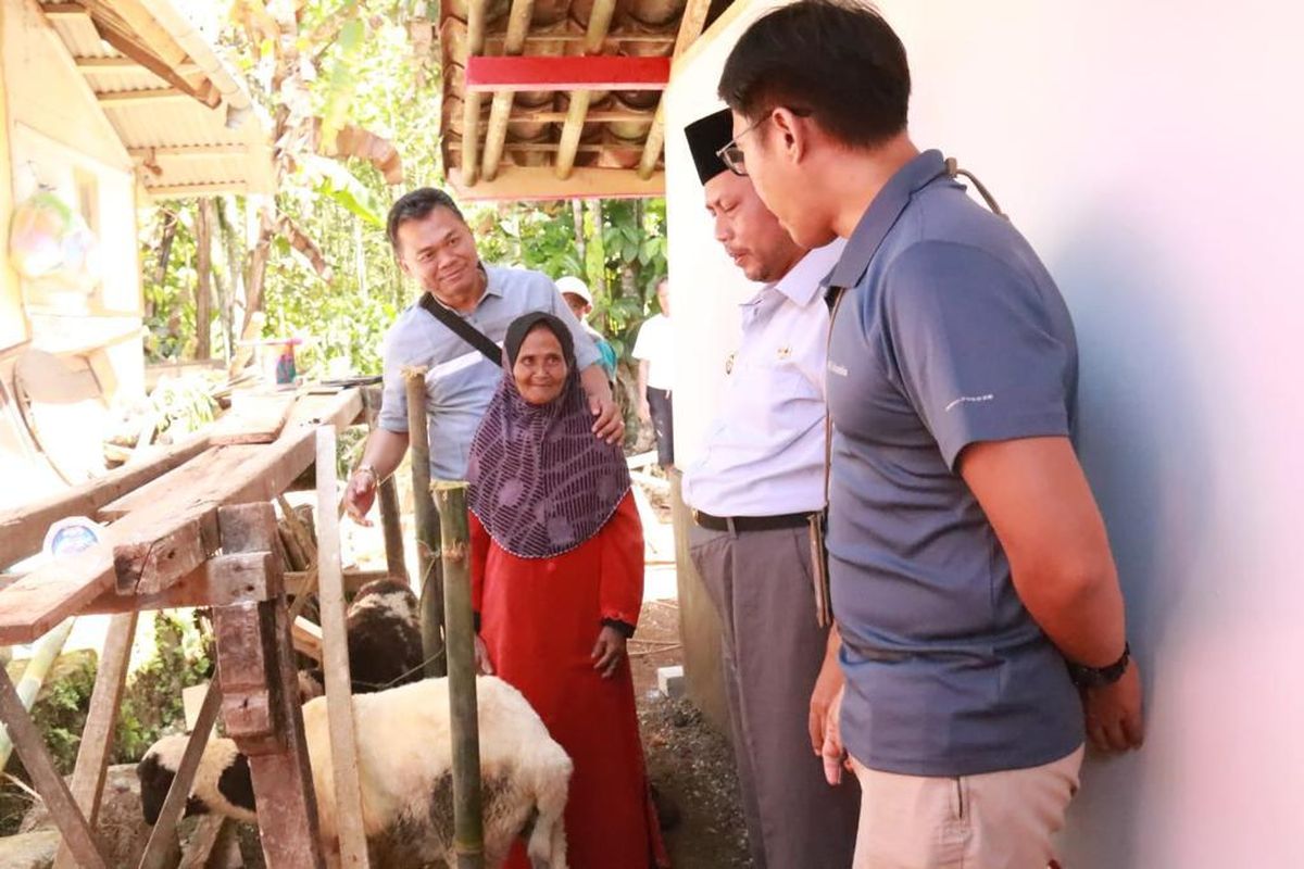 Jelang pelaksanaan peringatan Hari Lanjut Usia Nasional (HLUN) 2022, kesibukan masyarakat Tasikmalaya semakin meningkat.

