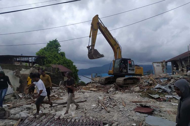 Penggusuran puluhan rumah warga di kawasan Batu Merah, kecamatan Sirimau, kota Ambon Maluku kembali berlanjut, Rabu (1/2/2023)