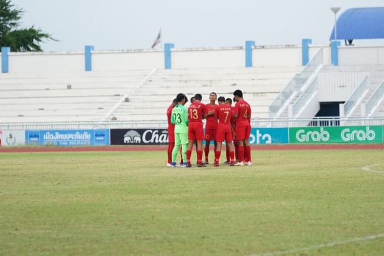 Para pemain timnas U-15 Indonesia berdoa jelang pertandingan semifinal Piala AFF U-15 2019 kontra Thailand, Rabu (7/8/2019).