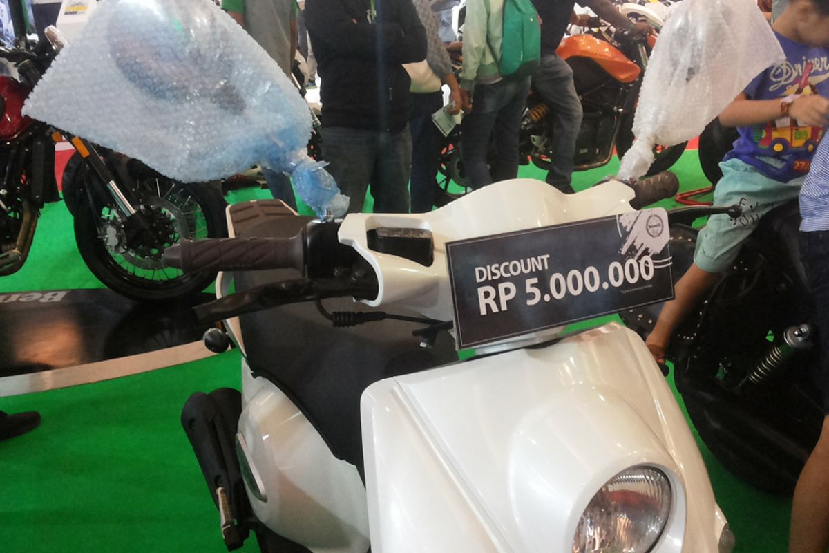 Salah satu skutik Benelli yang didiskon selama penyelenggaraan Indonesia International Motor Show (IIMS) 2018.