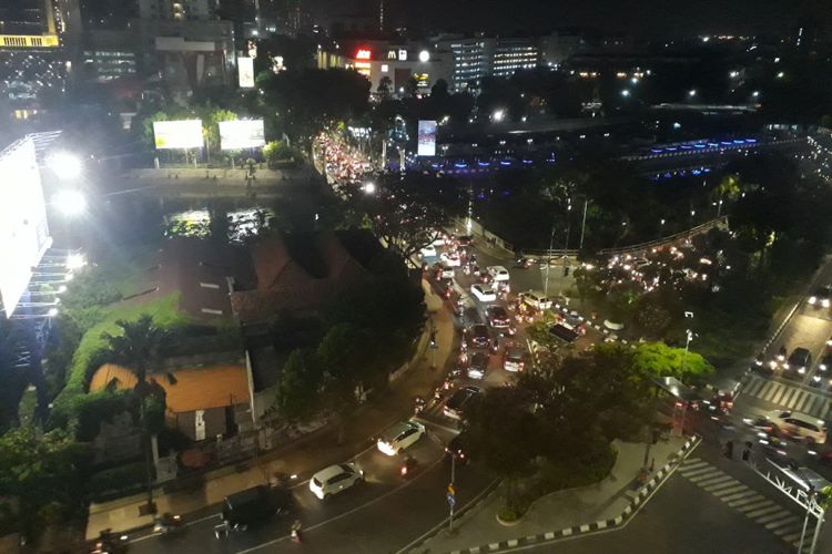 Wilayah tengah kota Surabaya diserbu warga jelang pergantian tahun, Senin (31/12/2018) pukul 22.00 WIB