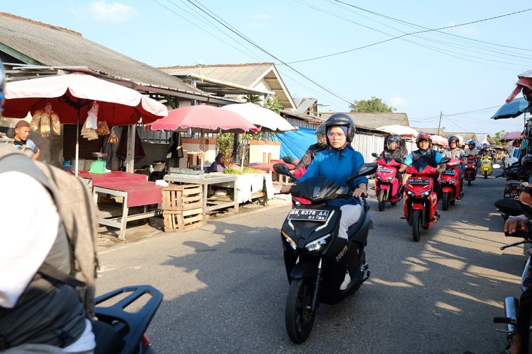 Touring motor listrik di Bangka untuk kampanye nol emisi, September 2023.