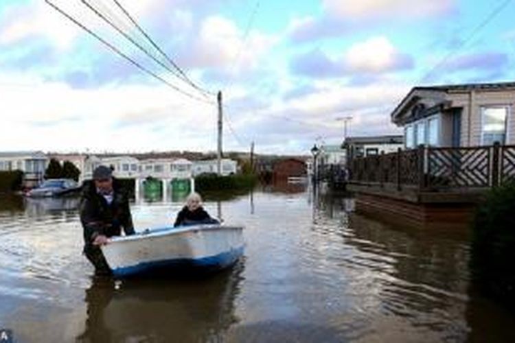 Rumah-rumah di Inggris terancam banjir. Tampak dalam gambar, peristiwa The Big Flood.