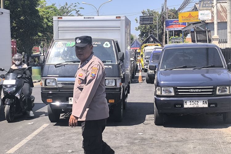 Sopir Truk Keluhkan Antrean Solar di SPBU Pamekasan, Pertamina Bakal Cek