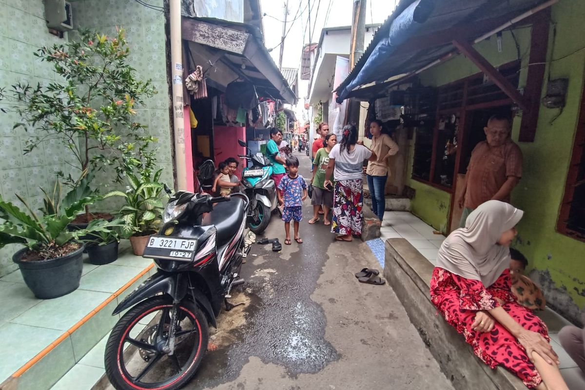 Lokasi seorang lansia berinisial S (78) dianiaya oleh anaknya, JS (32), di Cakung, Jakarta Timur, Selasa (23/1/2024).