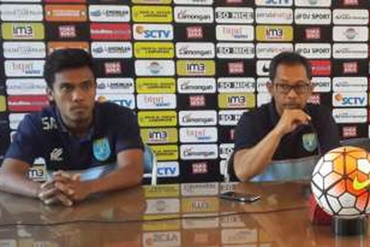 Aji Santoso (kanan) dan Samsul Arifin dalam sesi jumpa pers, Kamis (15/9/2016).
