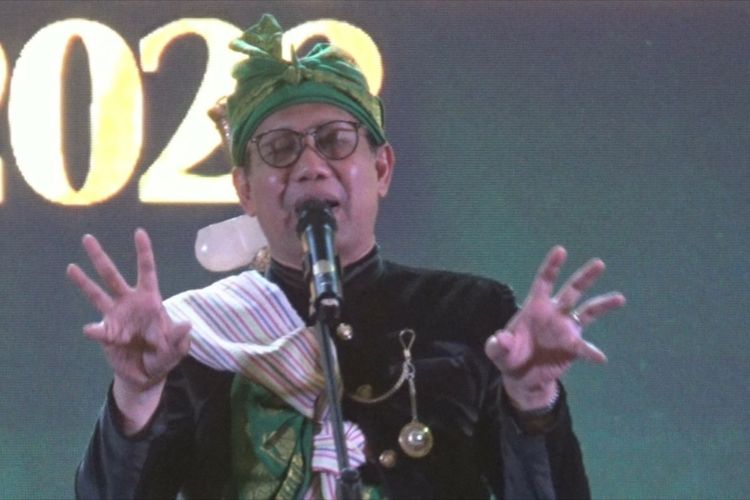 Mendes RI Abdul Halim Iskandar saat berpidato di Senggigi dalam kegiatan Malam Apresiasi Pemenang Lomba Desa Wisata Nusantara 2023, di Senggigi Lombok Barat, Jumat (24/11/2023).