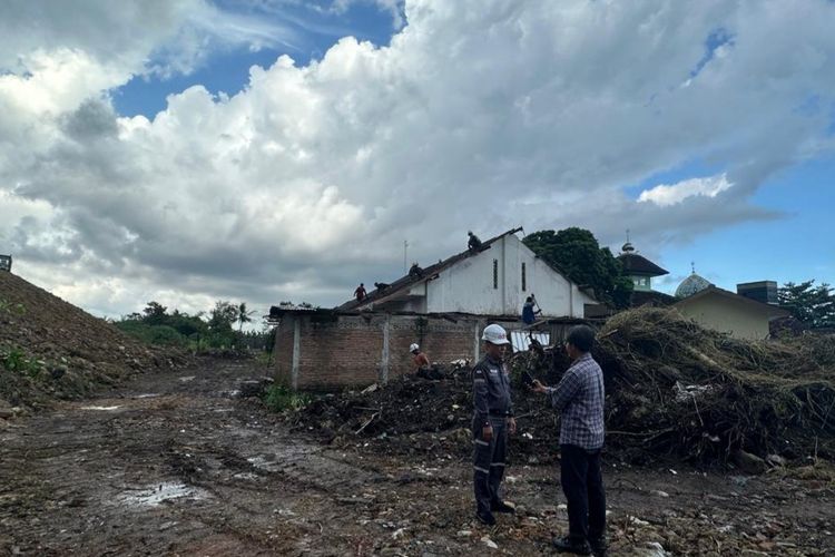 SDN Nglarang Dibongkar demi Tol Yogya-Solo, Siswa Belajar di Sekat Aula