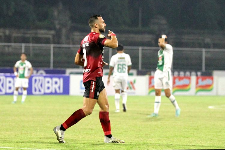 Selebrasi bomber Bali United, Ilija Spasojevic, seusai membobol gawang PSS Sleman dalam pertandingan Liga 1, Rabu (16/2/2022).