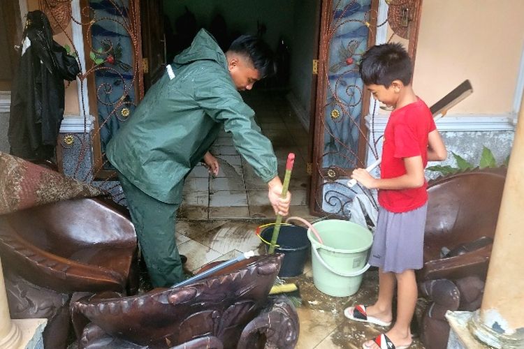 Banjir Bandang Landa Purwokerto, Tembok Keliling Rumah Jebol