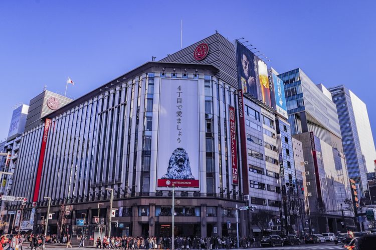 Ginza adalah salah satu shopping district terkenal di Tokyo.