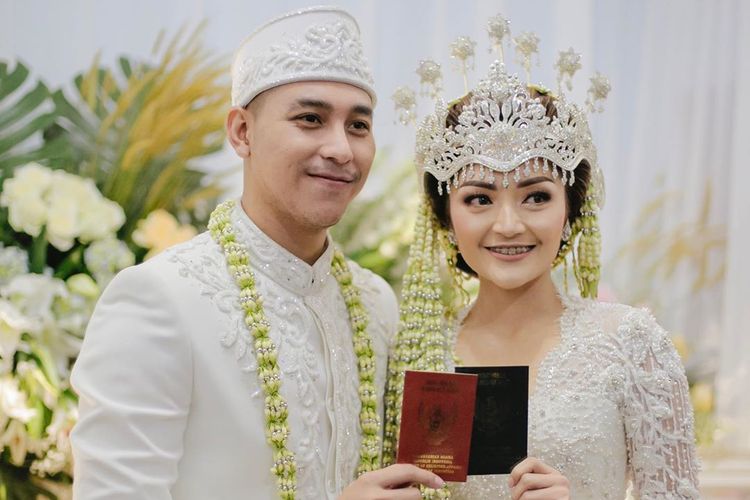Siti Badriah dan Krisjiana Baharudin resmi menikah.