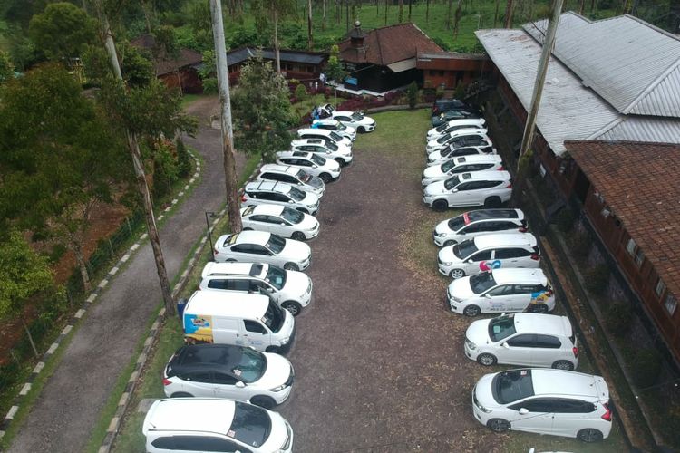 White Car Indonesia 