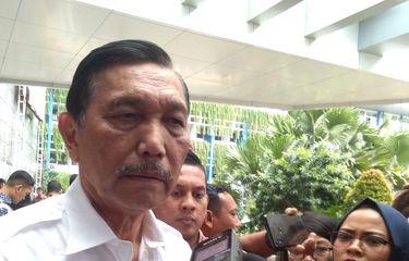 Menko Maritim dan Investasi, Luhut Binsar Pandjaitan memberikan keterangan pers di Kantor Kementerian PUPR, Jakarta, Jumat (7/2/2020).